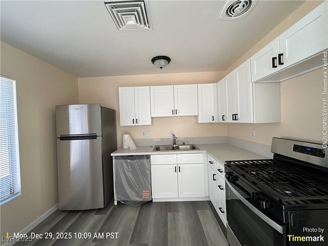 Photo - 4467 Pinegrove St