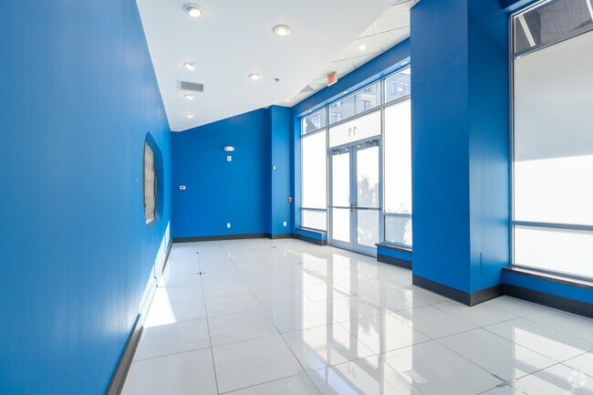 Abundante iluminación natural - Nine North Euclid