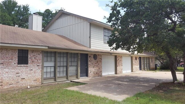 Building Photo - 507 Algerita Dr