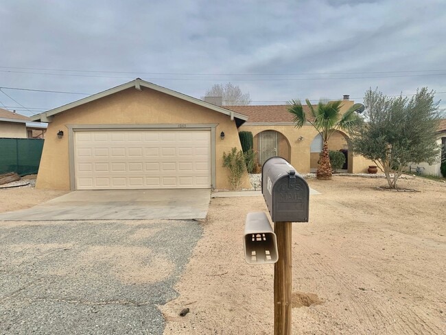 Building Photo - 3 Bedroom 2 Bath Home
