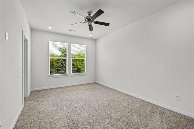 Photo - 283 S Neon Ave