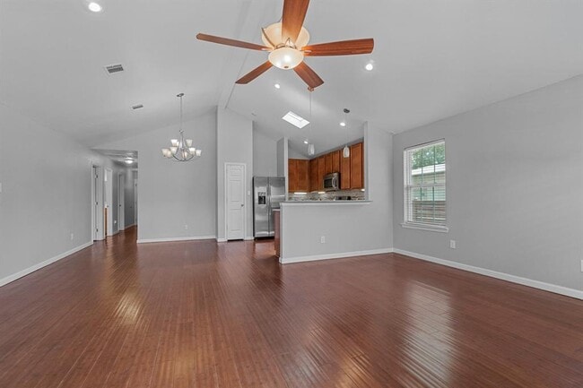 Photo - 2321 E 5th St.