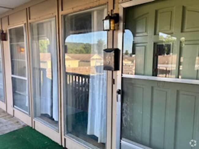 Building Photo - 6004 S Newport Ave Unit 6004 S Newport Ave E  #C9 Rental