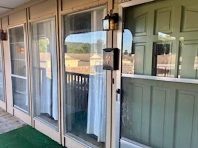 Building Photo - 6004 S Newport Ave Unit 6004 S Newport Ave E  #C9 Rental