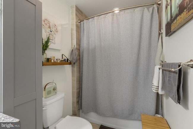 Photo - 2411 Kensington Ave Unit 403