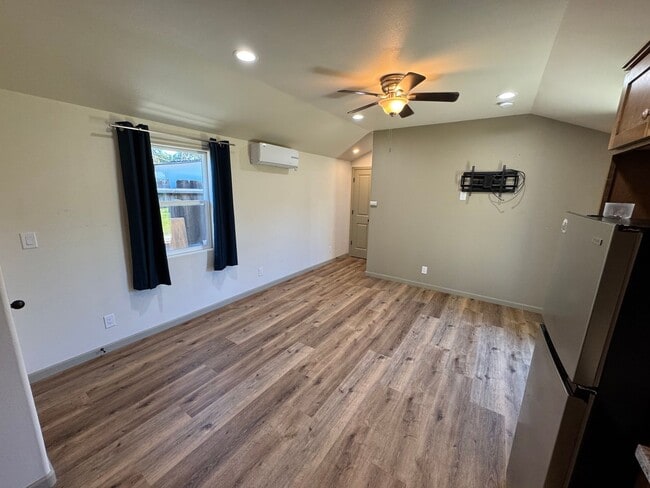 Photo - 1709 Ventura St