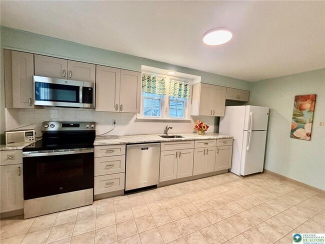 Photo - 221 E Chestnut St