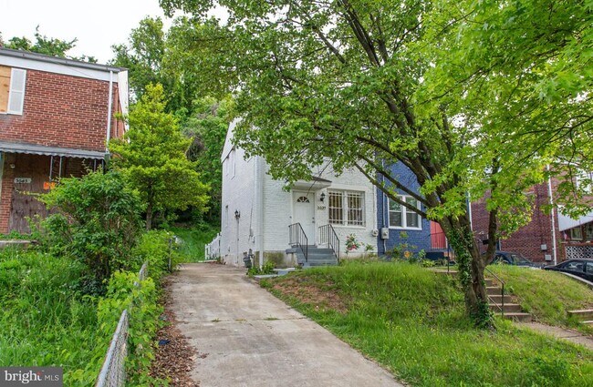 Photo - 5539 Central Ave SE