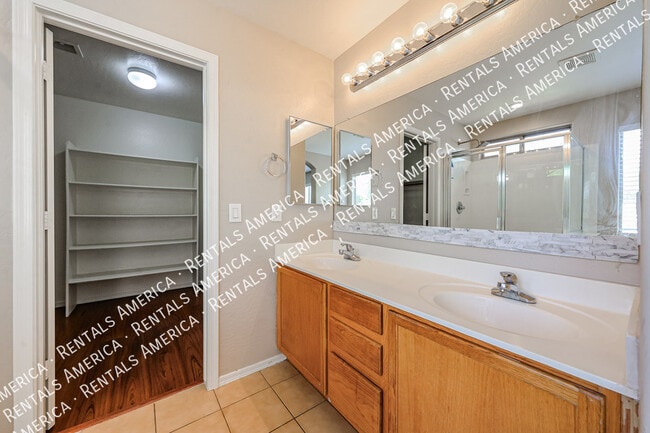 Photo - 9202 W MacKenzie Dr