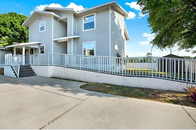 Photo - 107 47th Ave N