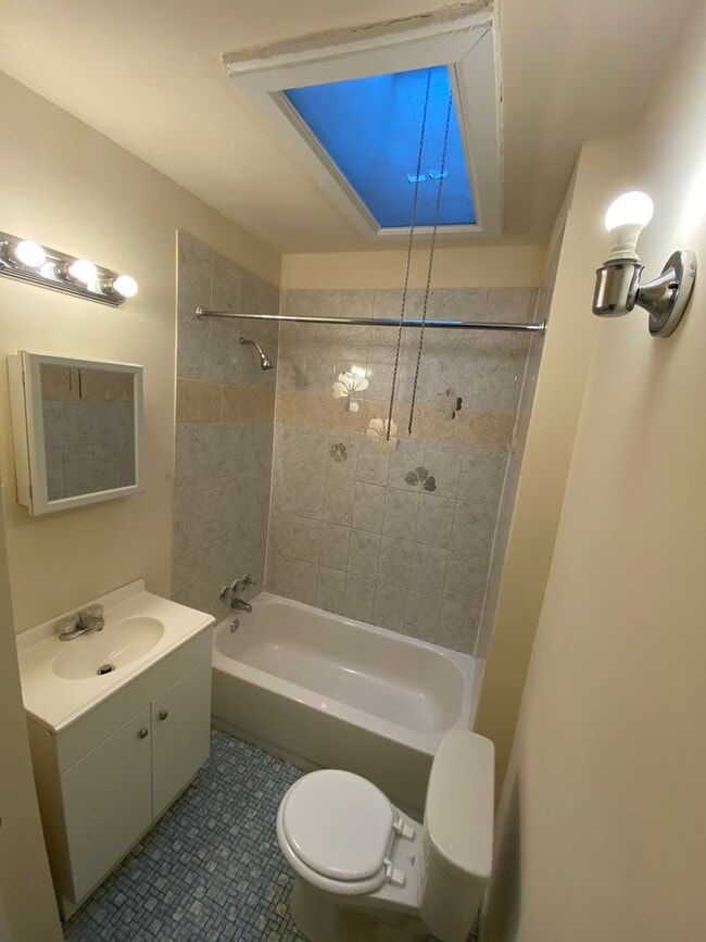 Photo - 547 S Redfield St