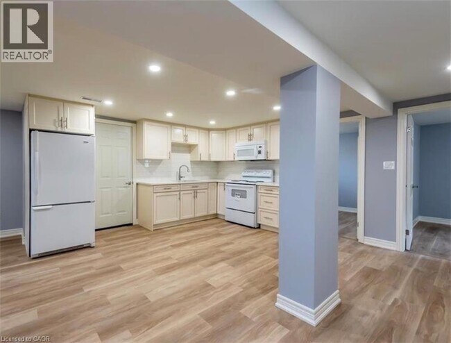 Photo - 431 E 36th St