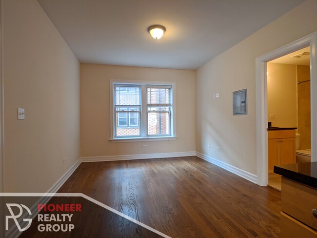 Photo - 3818 N Sheffield Ave Apartment Unit 2W