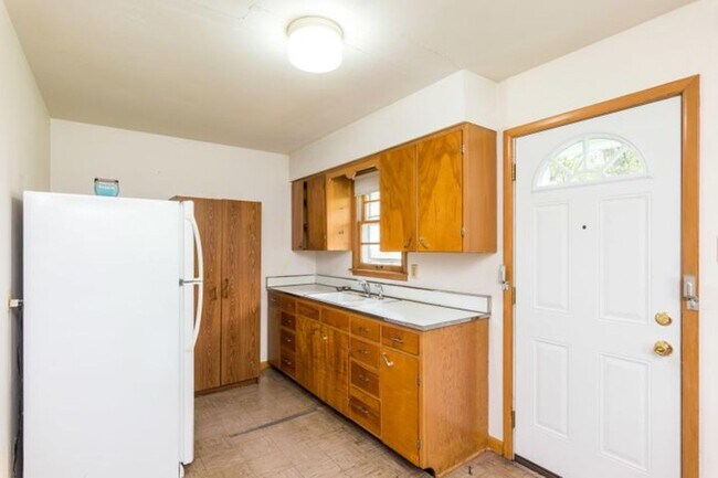 Photo - 1BR/1BA Duplex in Convenient Location! Har... Unidad Ash-1408