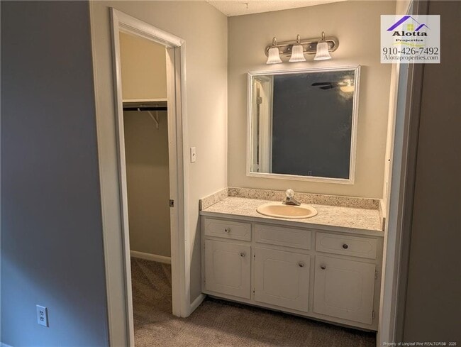 Photo - 482 Corning Pl
