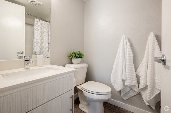 2BR, 2BA - 949SF