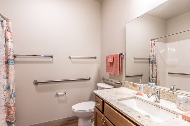 2BR, 2BA - 1,038 SF Primary Bathroom