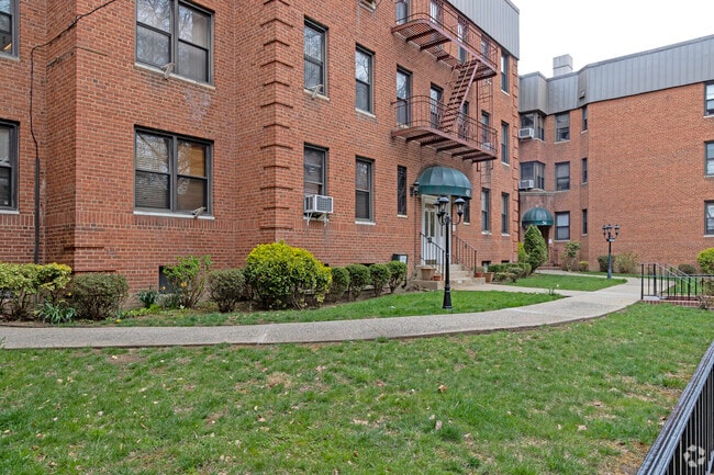 Walkway - 44-56 Parkway N