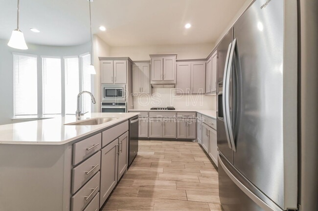 Photo - 1121 Knightsbridge Rd