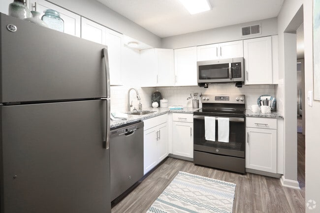 2BR, 1.5 BA - 900 SF - Kitchen - The Harper