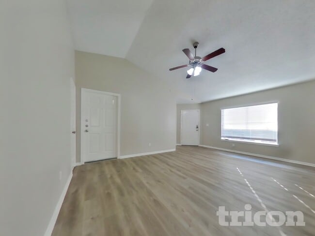 Photo - 3254 Kelling St