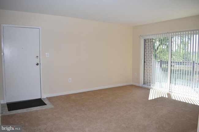 Building Photo - 3216 Spartan Rd Unit 38
