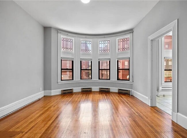 Building Photo - 857 Beacon St