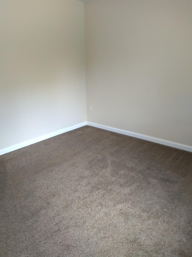 Photo - 211 N Greenbriar Rd