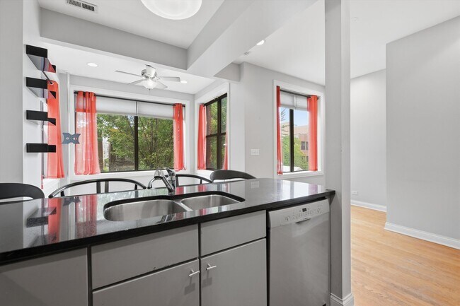 Photo - 2610 W Iowa St Unit 2F