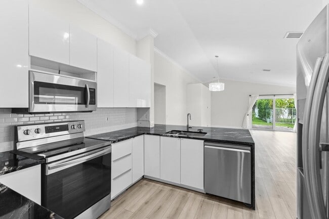 Building Photo - 1425 Majesty Terrace Rental