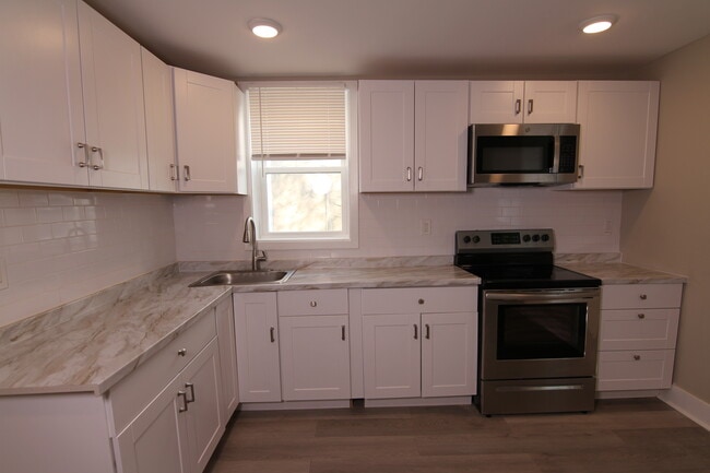 Photo - 1631 Dyre St