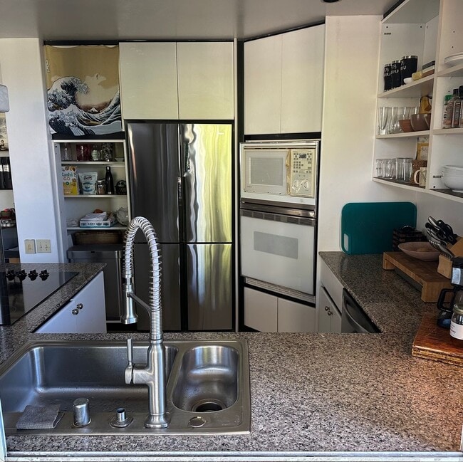 Building Photo - 2 bedroom 2 bath with a view at Palms of W... Unit 204