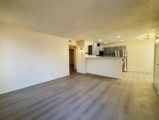 Updated Downstairs 2 Bed | 1 Bath Apartment – Move-In Ready