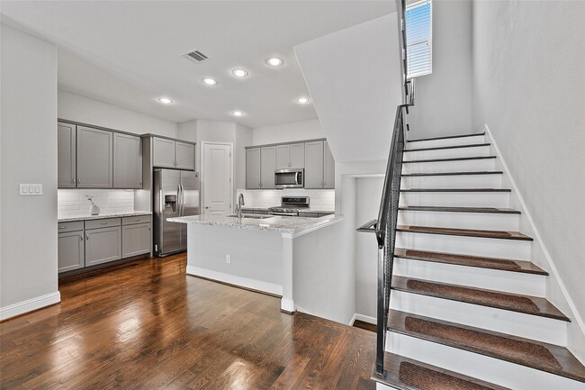 Photo - 1221 W 19th St