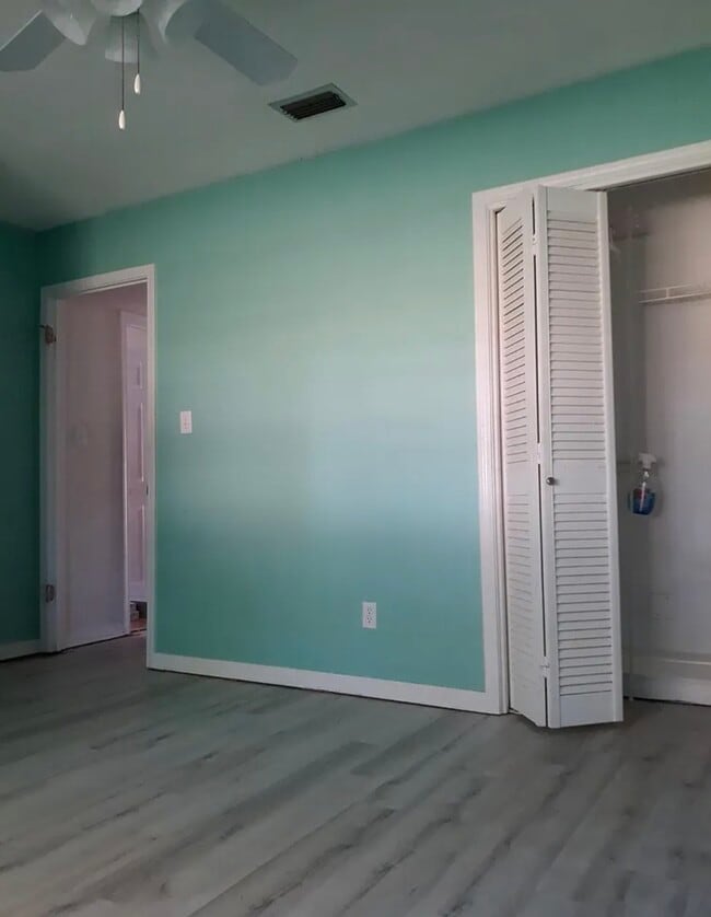 Photo - 115 Sandlewood Cir N