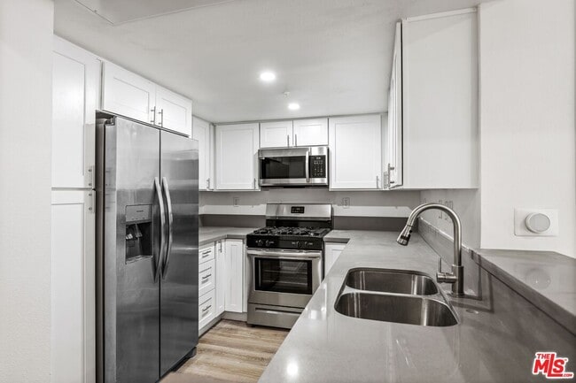 Building Photo - 11711 Ohio Ave Unit 117 Rental