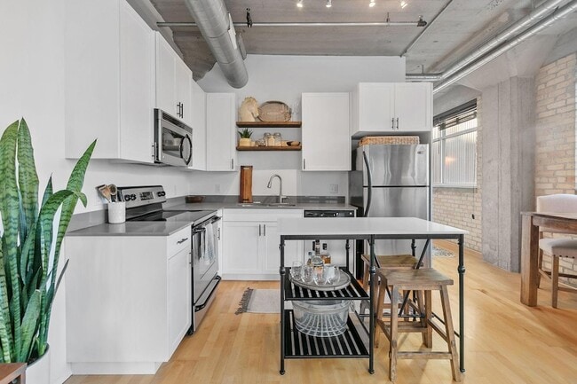 Photo - 748 N 3rd St