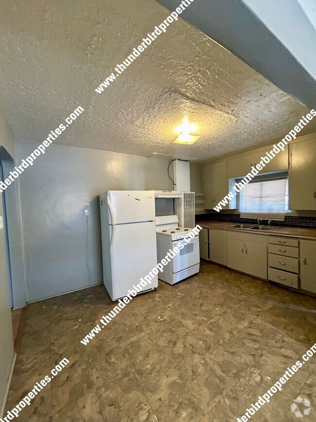 Building Photo - 1 bedroom, 1 bath near the park and CNM! Rental