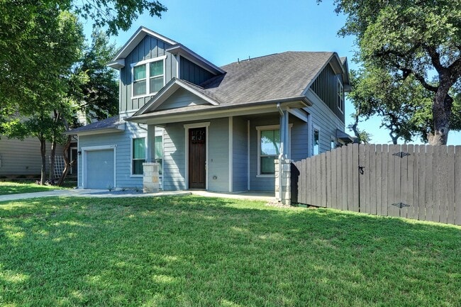 Building Photo - 3421 Blumie St