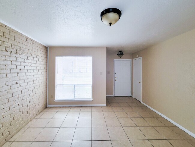 Photo - 1511 Barcelona Way Dr