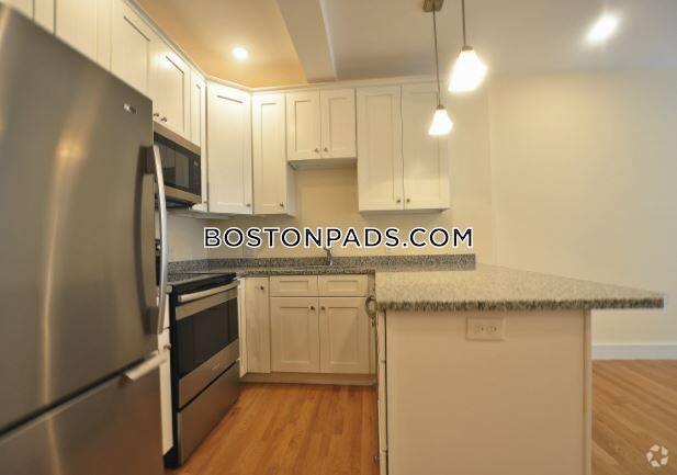 Building Photo - 877 Beacon St Unit 6 Rental