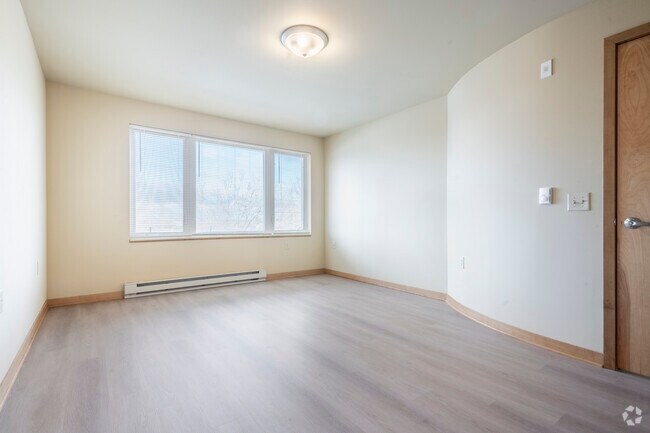 1BR, 1BA - 636SF - Bedroom