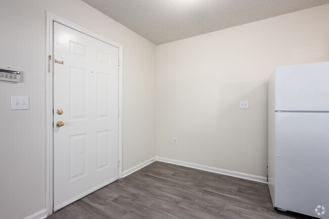 1BR, 1BA - 600SF - Dining Room