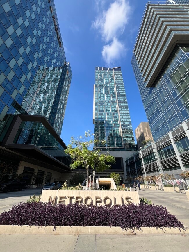 Building Photo - 889 Francisco St Unit 701