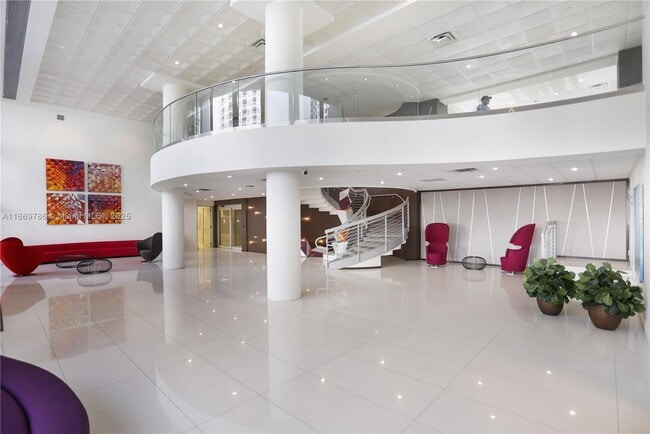 Building Photo - 5701 Collins Ave Unit 1510 Rental