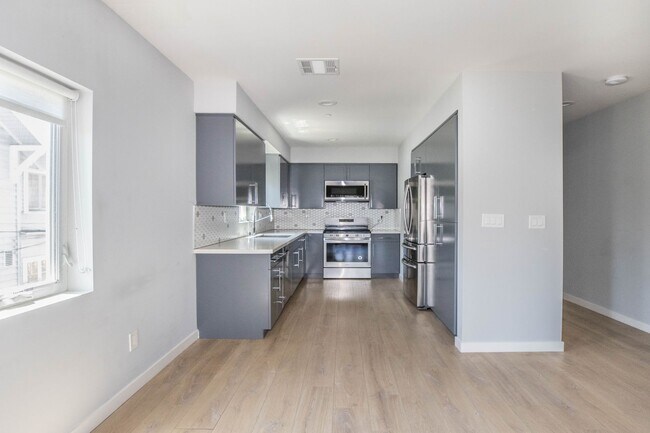 Photo - 1821 N Van Ness Ave