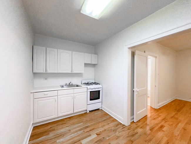 Photo - 545 W Wellington Ave Unit 402