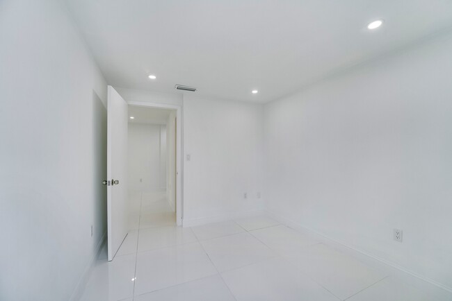 Photo - 777 SW 9th Ave Unit # 203