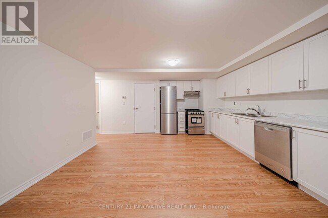 Photo - 137 Terry Fox Dr