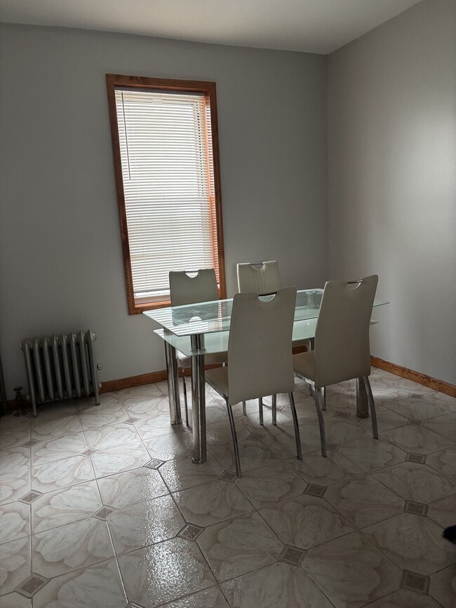 Área de comedor - 1456 Dahill Rd